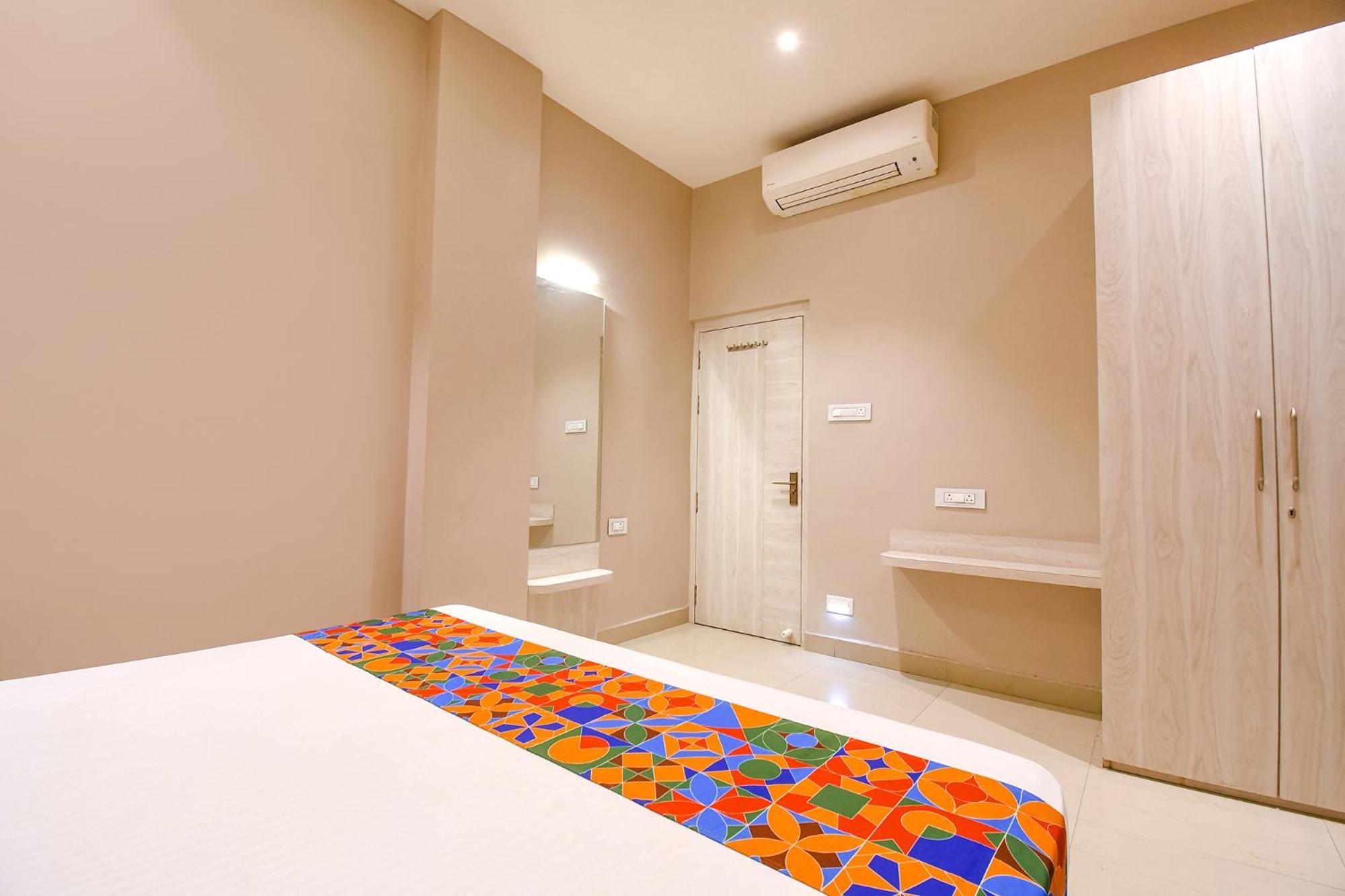 Fabhotel Kitchen Q Inn - Belaghata Calcutta Exteriör bild