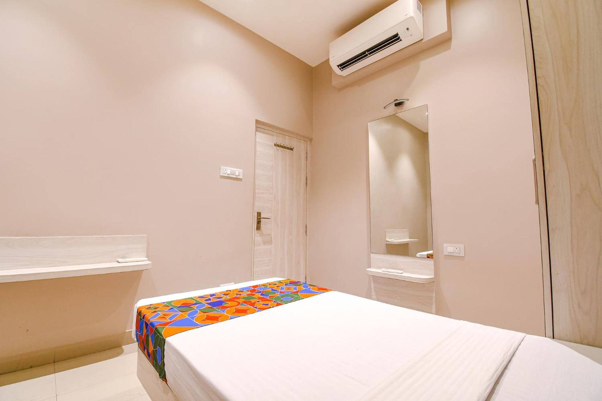 Fabhotel Kitchen Q Inn - Belaghata Calcutta Exteriör bild